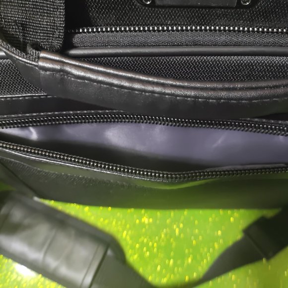 Kenneth Cole Briefcase - Picture 3 of 6